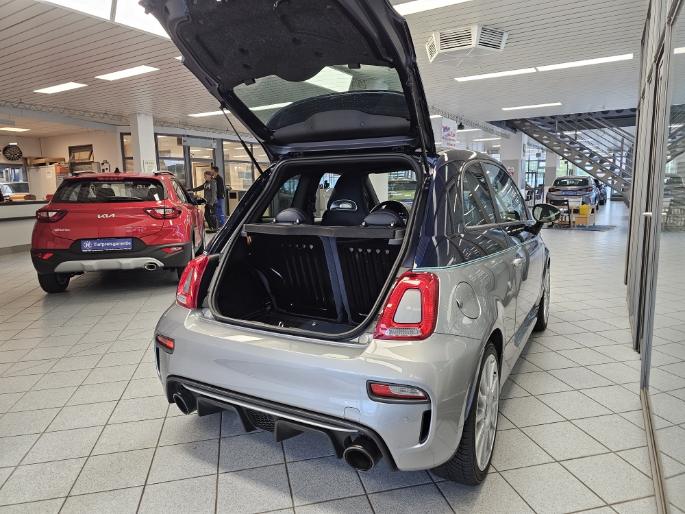 Abarth 695 bei Hoffmann Automobile in Wolfsburg kaufen und sofort mitnehmen - Bild 2