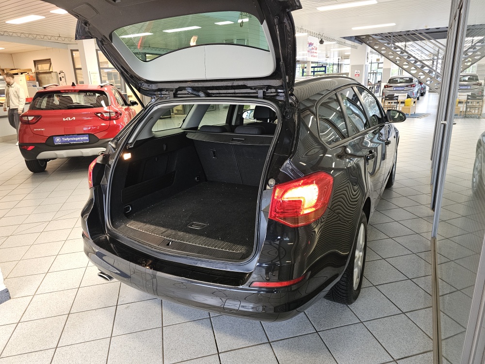 Opel Astra Sports Tourer bei Hoffmann Automobile in Wolfsburg kaufen und sofort mitnehmen - Bild 2