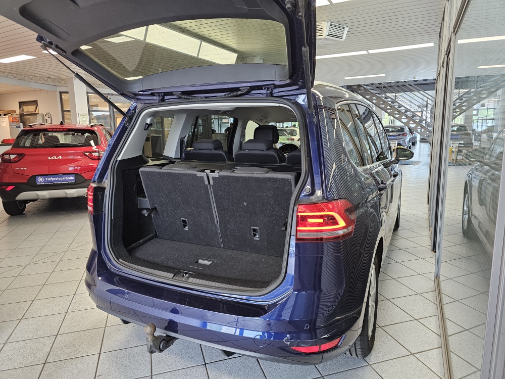 VW Touran bei Hoffmann Automobile in Wolfsburg kaufen und sofort mitnehmen - Bild 2
