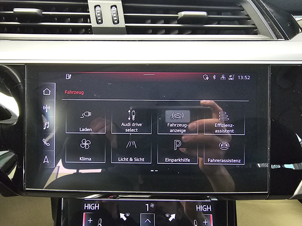Audi e-tron bei Hoffmann Automobile in Wolfsburg kaufen und sofort mitnehmen - Bild 19