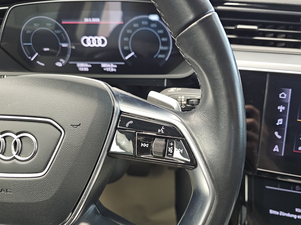 Audi e-tron bei Hoffmann Automobile in Wolfsburg kaufen und sofort mitnehmen - Bild 24