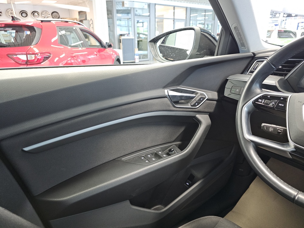 Audi e-tron bei Hoffmann Automobile in Wolfsburg kaufen und sofort mitnehmen - Bild 26