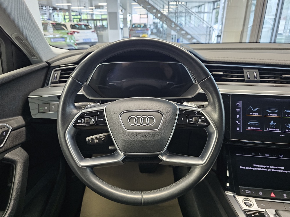 Audi e-tron bei Hoffmann Automobile in Wolfsburg kaufen und sofort mitnehmen - Bild 27