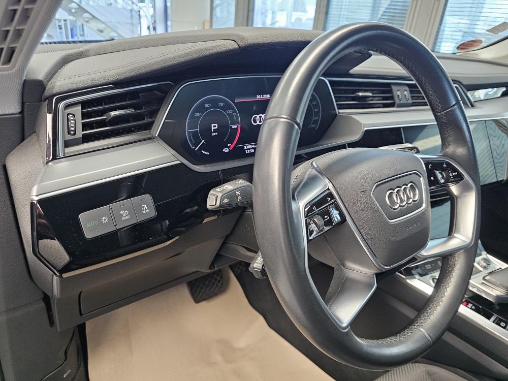 Audi e-tron bei Hoffmann Automobile in Wolfsburg kaufen und sofort mitnehmen - Bild 28