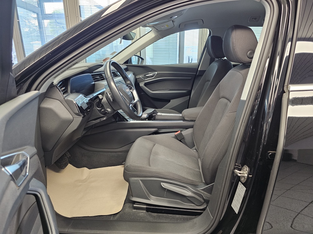 Audi e-tron bei Hoffmann Automobile in Wolfsburg kaufen und sofort mitnehmen - Bild 30