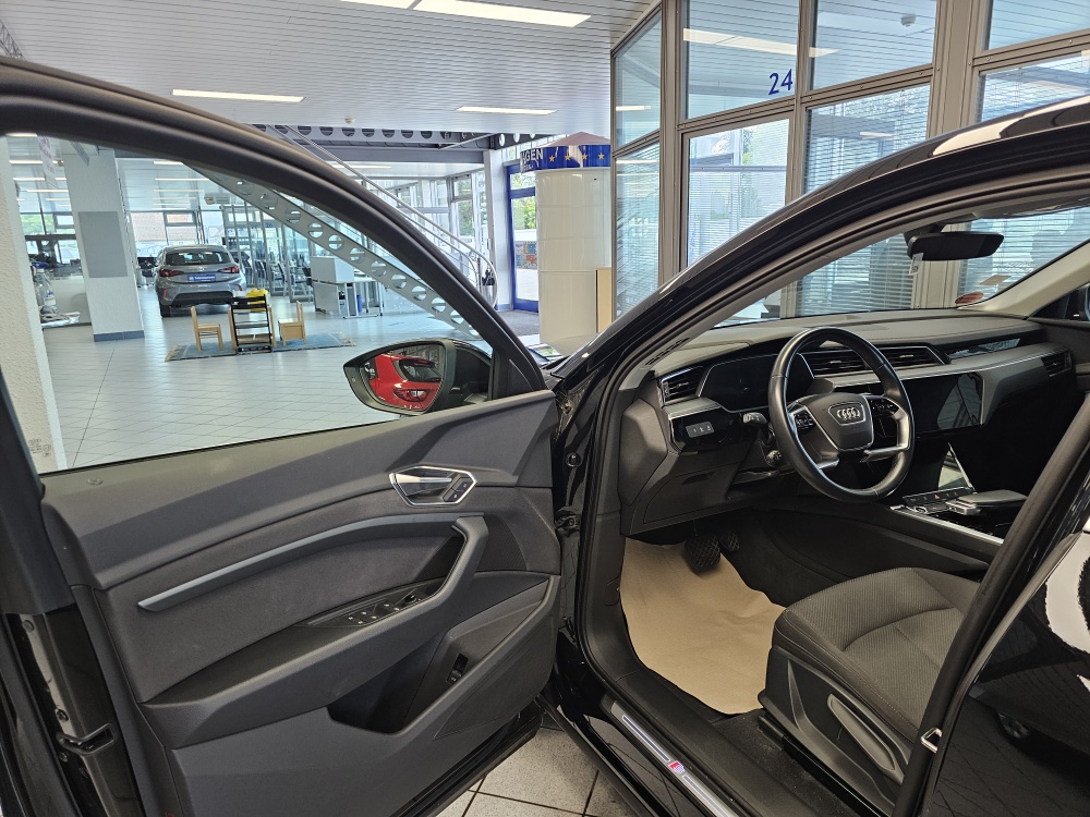 Audi e-tron bei Hoffmann Automobile in Wolfsburg kaufen und sofort mitnehmen - Bild 31