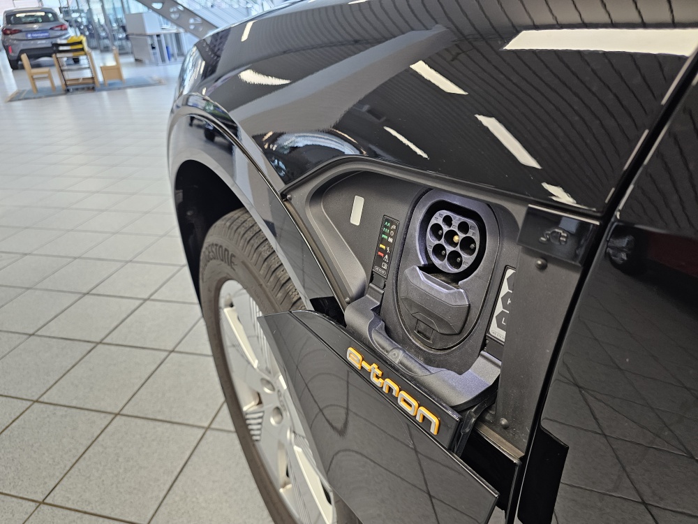 Audi e-tron bei Hoffmann Automobile in Wolfsburg kaufen und sofort mitnehmen - Bild 36