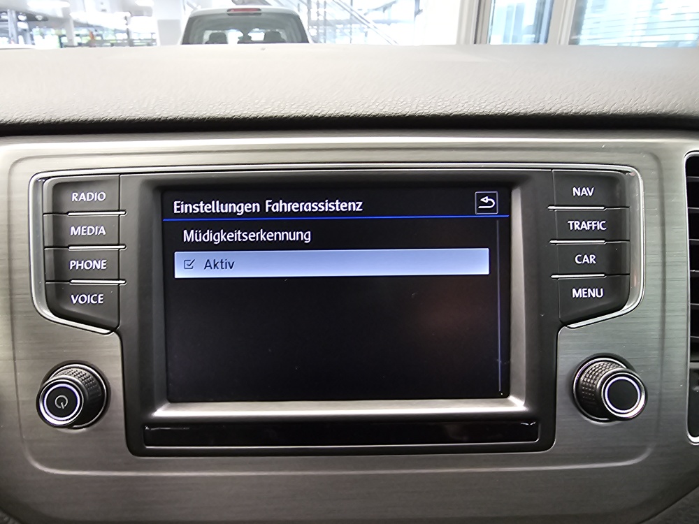 VW Golf Sportsvan bei Hoffmann Automobile in Wolfsburg kaufen und sofort mitnehmen - Bild 11