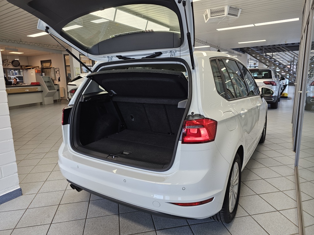VW Golf Sportsvan bei Hoffmann Automobile in Wolfsburg kaufen und sofort mitnehmen - Bild 2