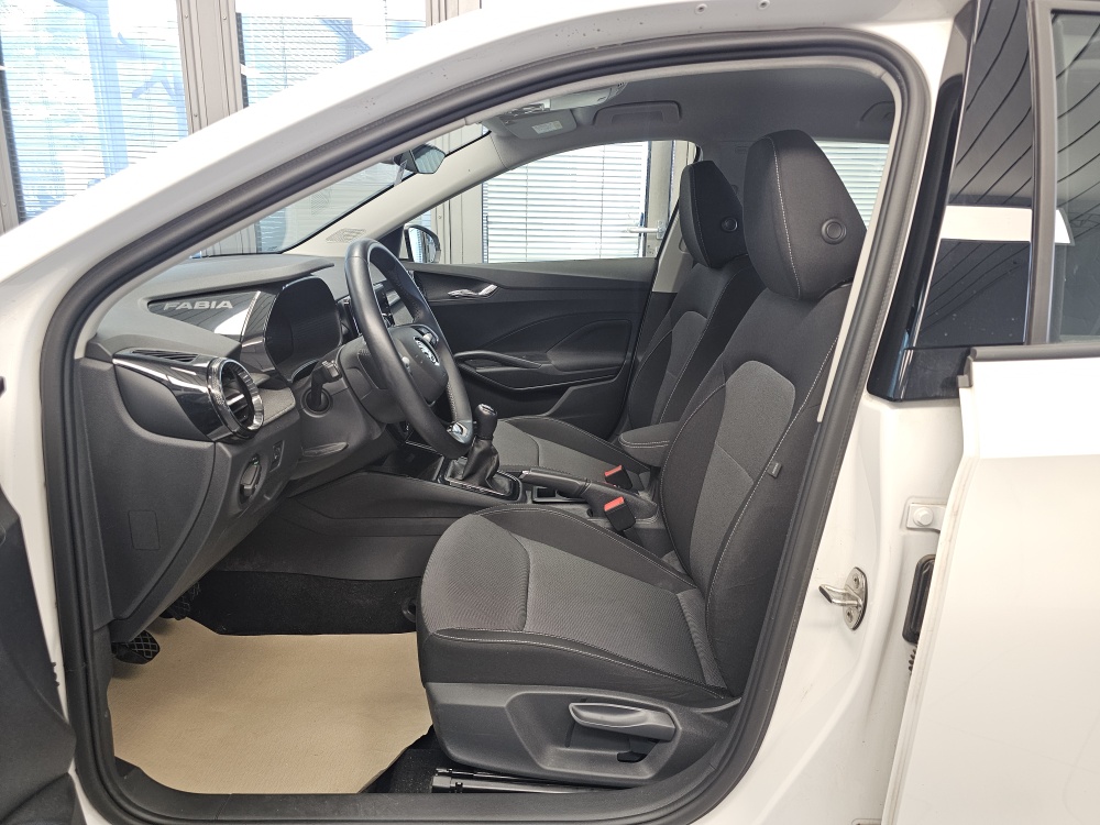 Skoda Fabia bei Hoffmann Automobile in Wolfsburg kaufen und sofort mitnehmen - Bild 19