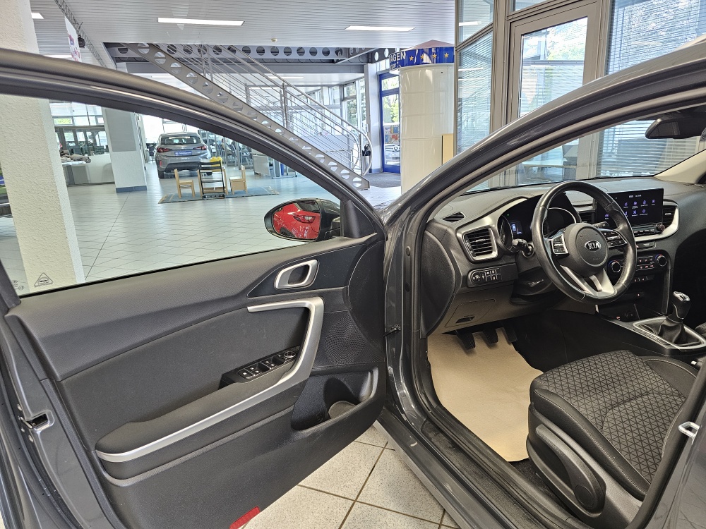 Kia Ceed bei Hoffmann Automobile in Wolfsburg kaufen und sofort mitnehmen - Bild 24