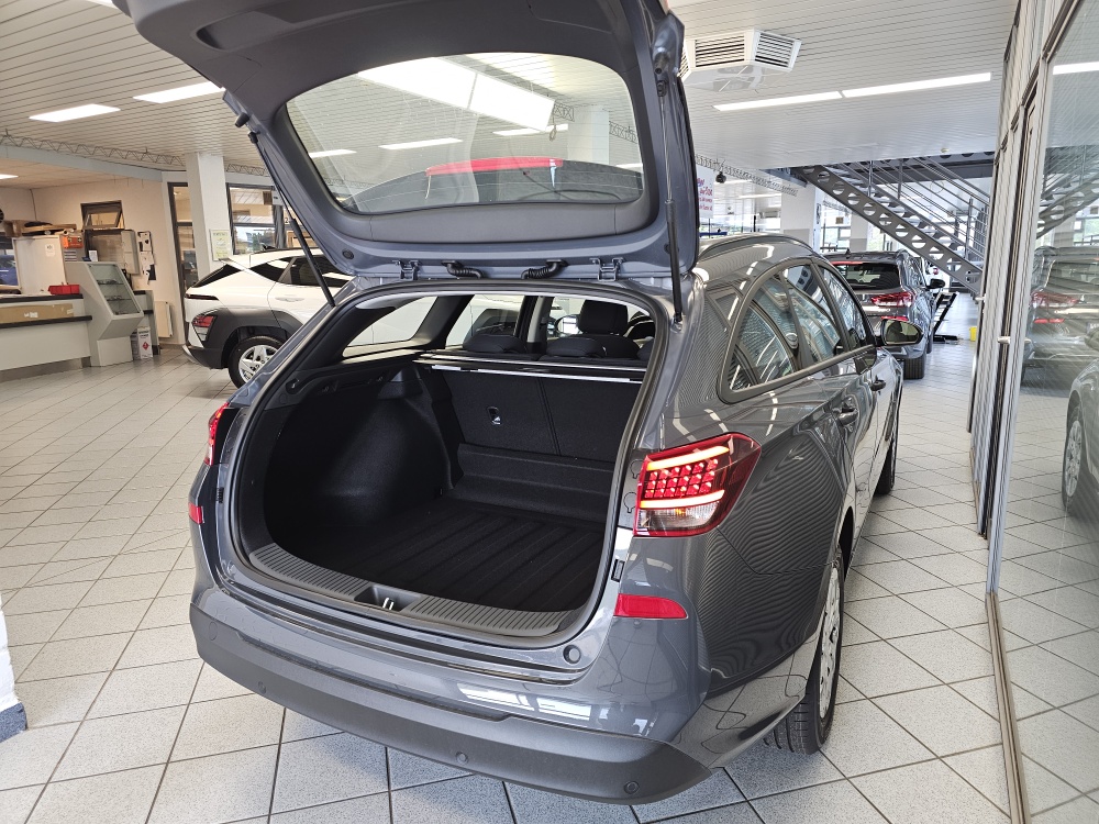 Hyundai i30 Kombi bei Hoffmann Automobile in Wolfsburg kaufen und sofort mitnehmen - Bild 2
