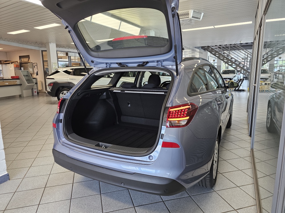 Hyundai i30 Kombi bei Hoffmann Automobile in Wolfsburg kaufen und sofort mitnehmen - Bild 2