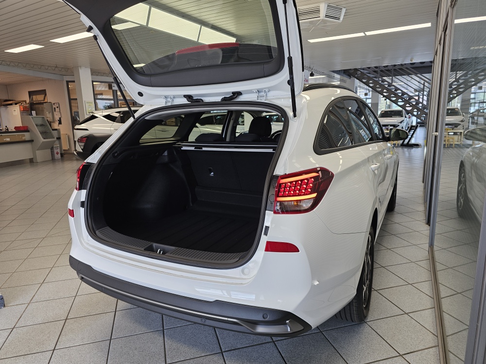 Hyundai i30 Kombi bei Hoffmann Automobile in Wolfsburg kaufen und sofort mitnehmen - Bild 2