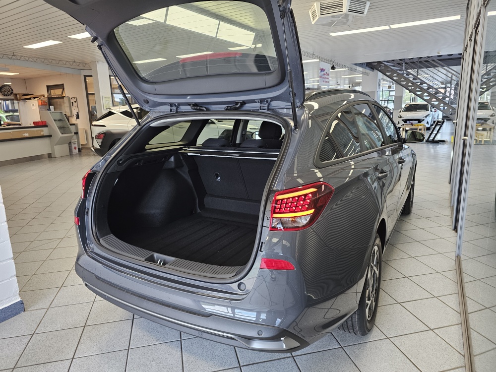 Hyundai i30 Kombi bei Hoffmann Automobile in Wolfsburg kaufen und sofort mitnehmen - Bild 2