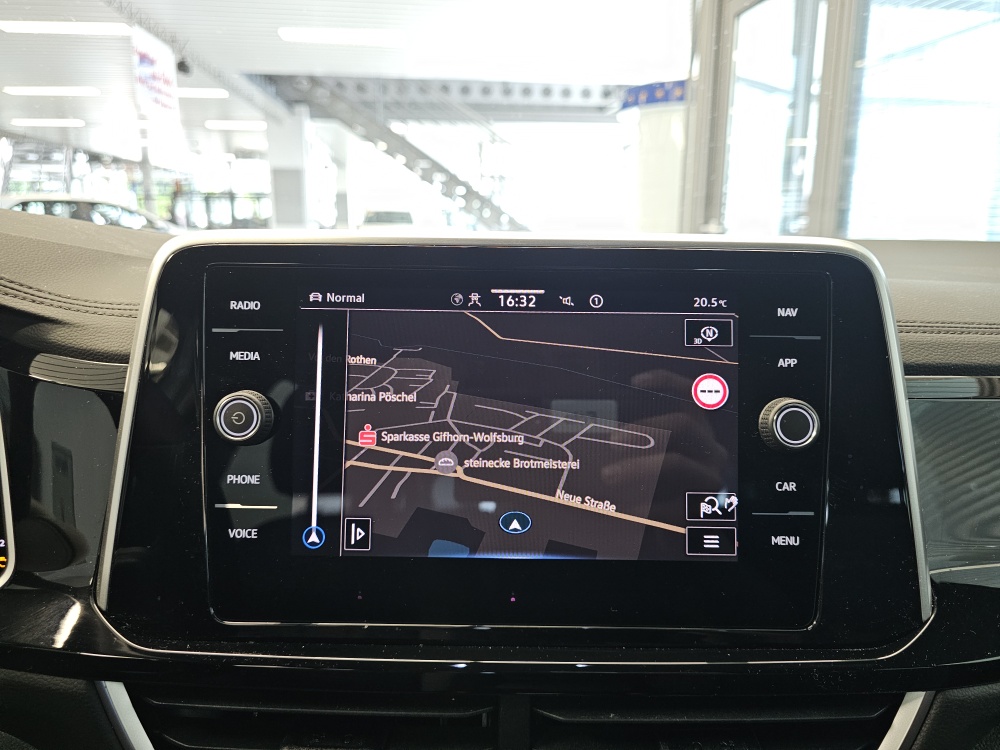 VW T-Roc bei Hoffmann Automobile in Wolfsburg kaufen und sofort mitnehmen - Bild 12