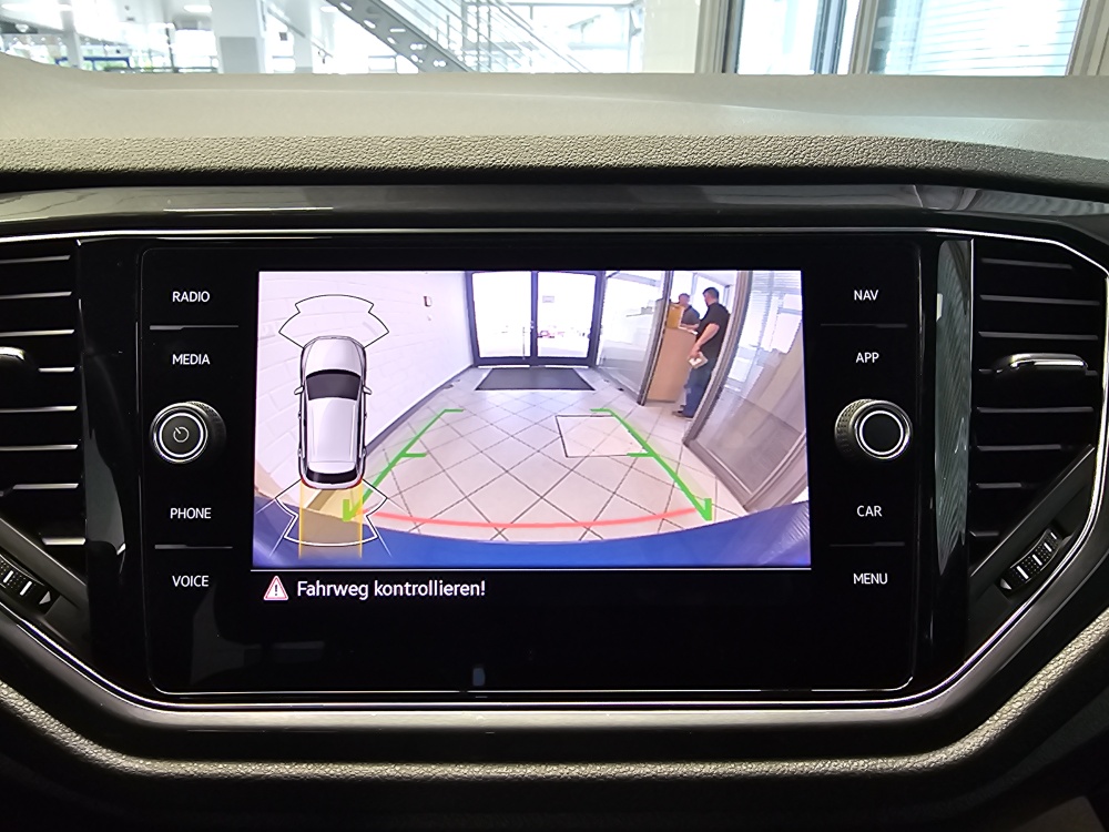 VW T-Roc bei Hoffmann Automobile in Wolfsburg kaufen und sofort mitnehmen - Bild 18