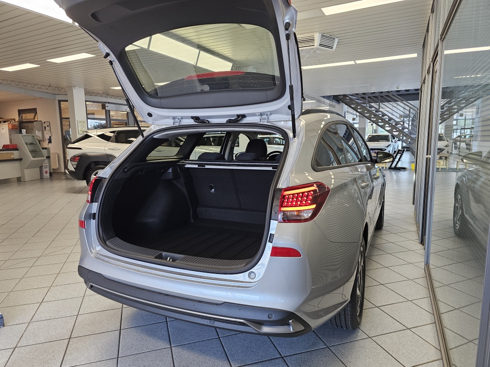 Hyundai i30 Kombi bei Hoffmann Automobile in Wolfsburg kaufen und sofort mitnehmen - Bild 2