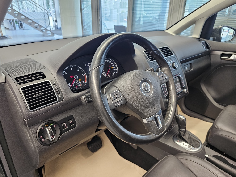 VW Touran bei Hoffmann Automobile in Wolfsburg kaufen und sofort mitnehmen - Bild 17