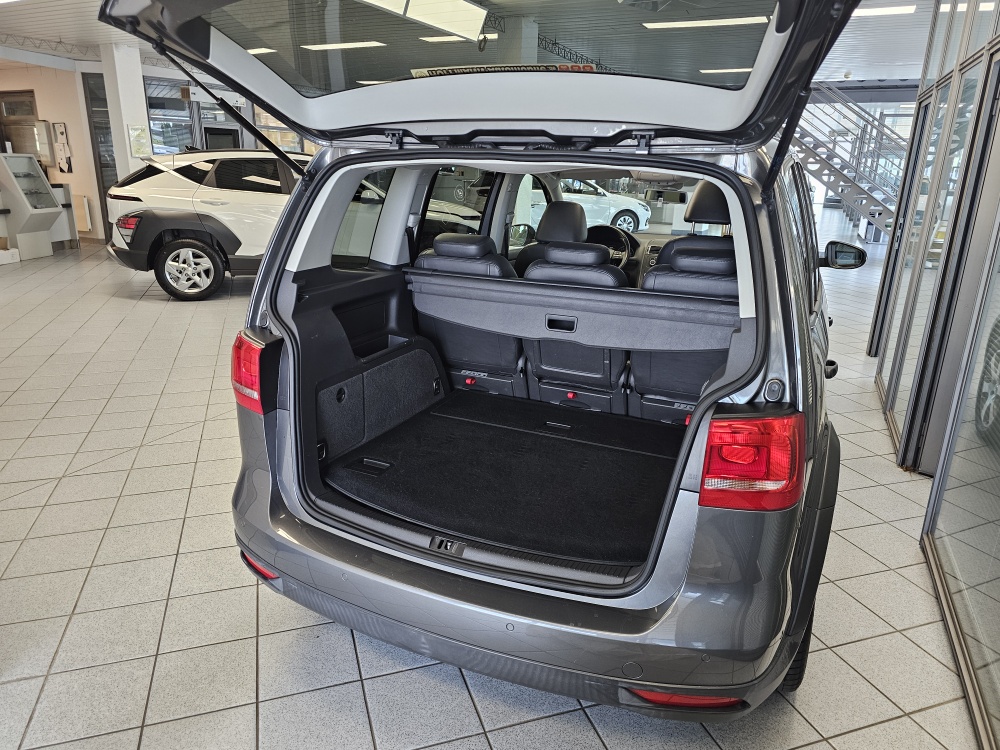 VW Touran bei Hoffmann Automobile in Wolfsburg kaufen und sofort mitnehmen - Bild 2