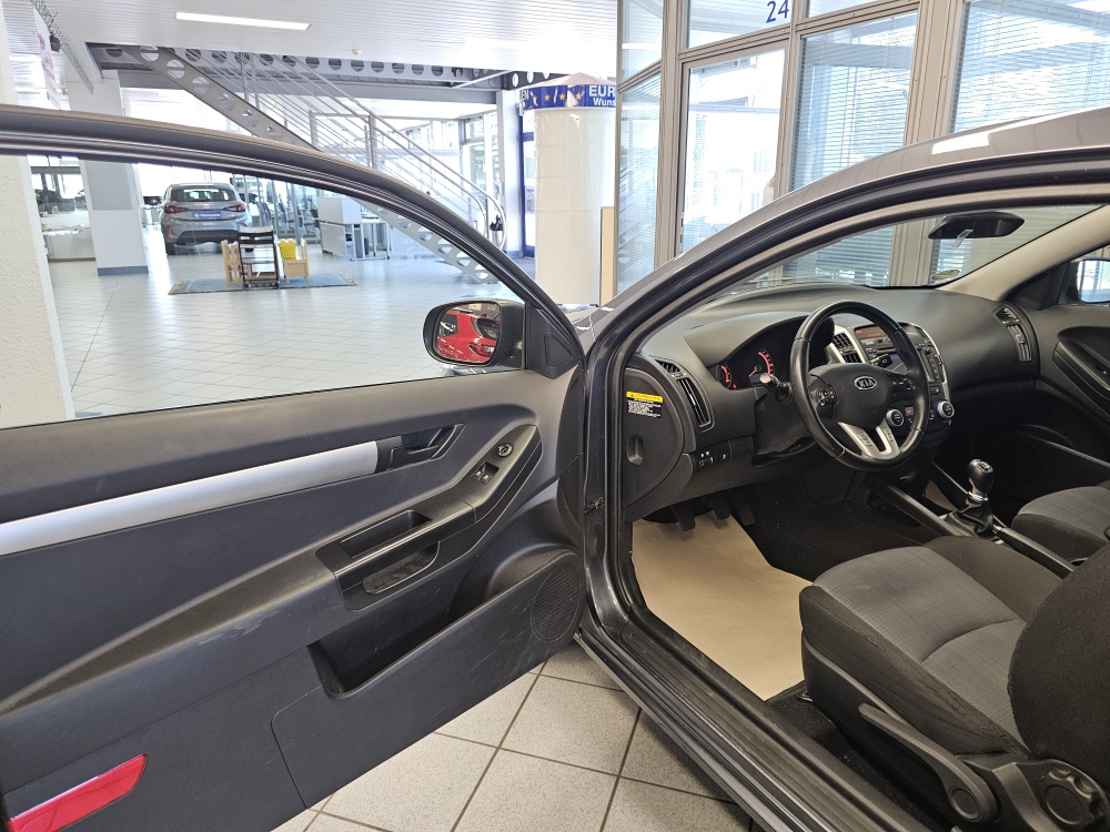 Kia Ceed bei Hoffmann Automobile in Wolfsburg kaufen und sofort mitnehmen - Bild 18