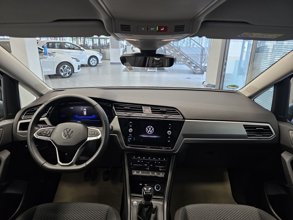 VW Touran bei Hoffmann Automobile in Wolfsburg kaufen und sofort mitnehmen - Bild 10