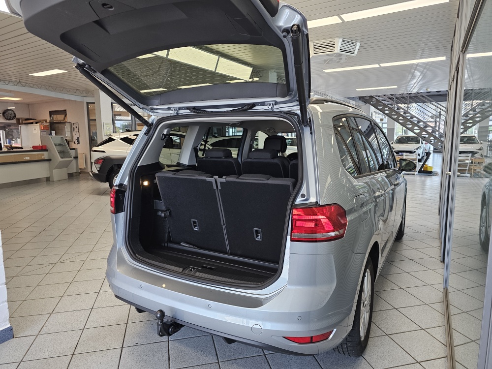 VW Touran bei Hoffmann Automobile in Wolfsburg kaufen und sofort mitnehmen - Bild 2