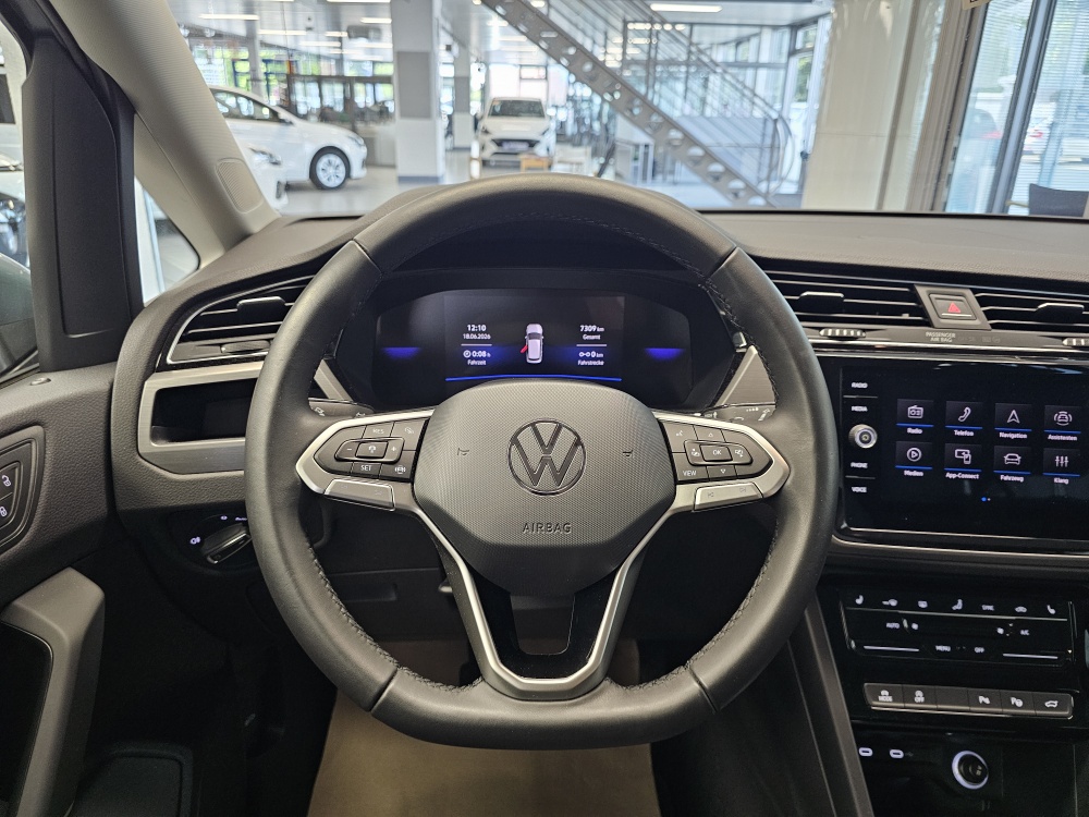 VW Touran bei Hoffmann Automobile in Wolfsburg kaufen und sofort mitnehmen - Bild 23