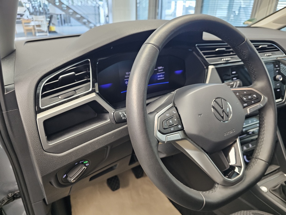 VW Touran bei Hoffmann Automobile in Wolfsburg kaufen und sofort mitnehmen - Bild 24