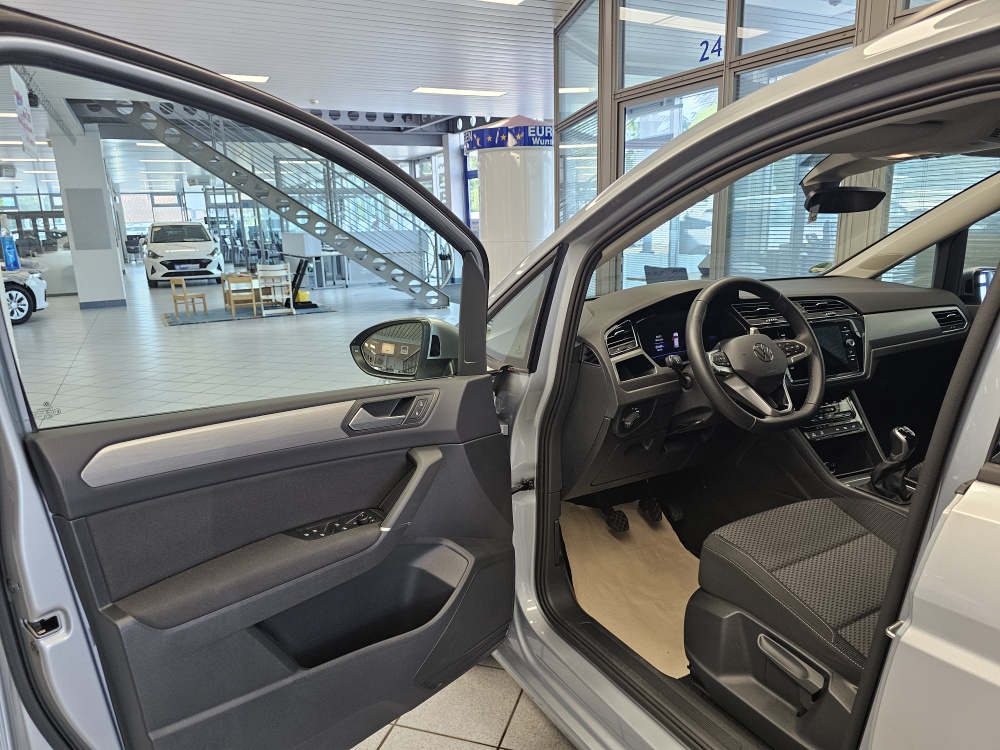 VW Touran bei Hoffmann Automobile in Wolfsburg kaufen und sofort mitnehmen - Bild 26