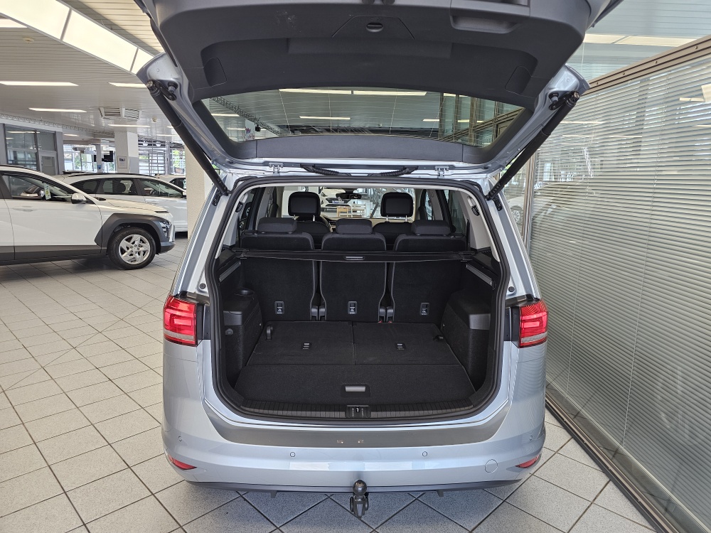 VW Touran bei Hoffmann Automobile in Wolfsburg kaufen und sofort mitnehmen - Bild 3