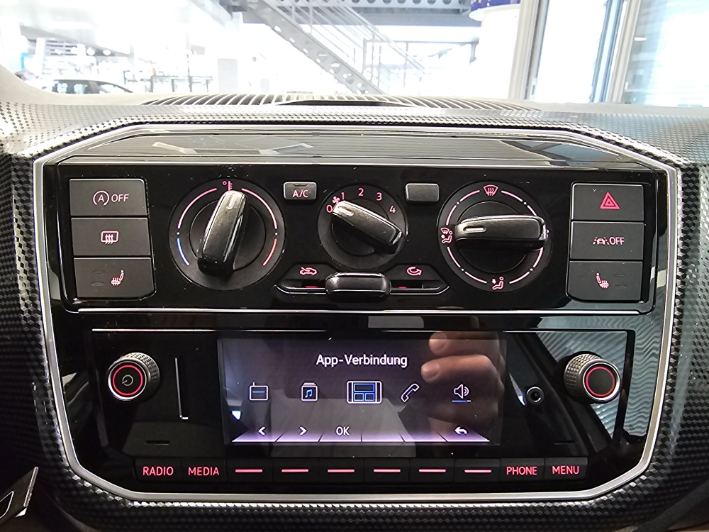 VW up! bei Hoffmann Automobile in Wolfsburg kaufen und sofort mitnehmen - Bild 10