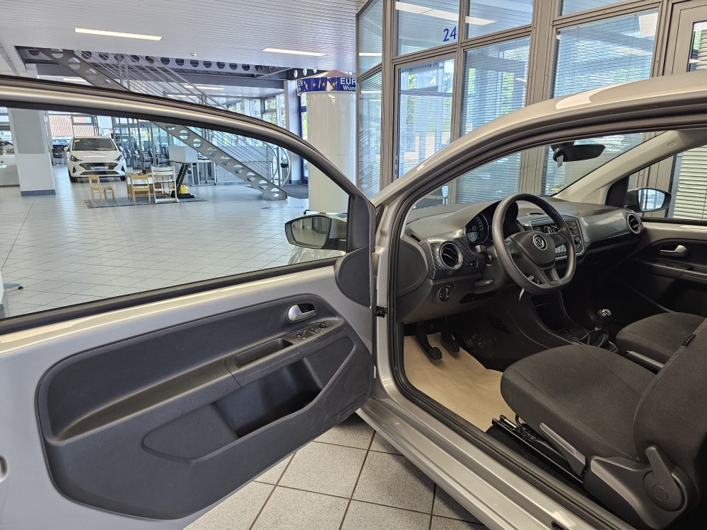VW up! bei Hoffmann Automobile in Wolfsburg kaufen und sofort mitnehmen - Bild 15