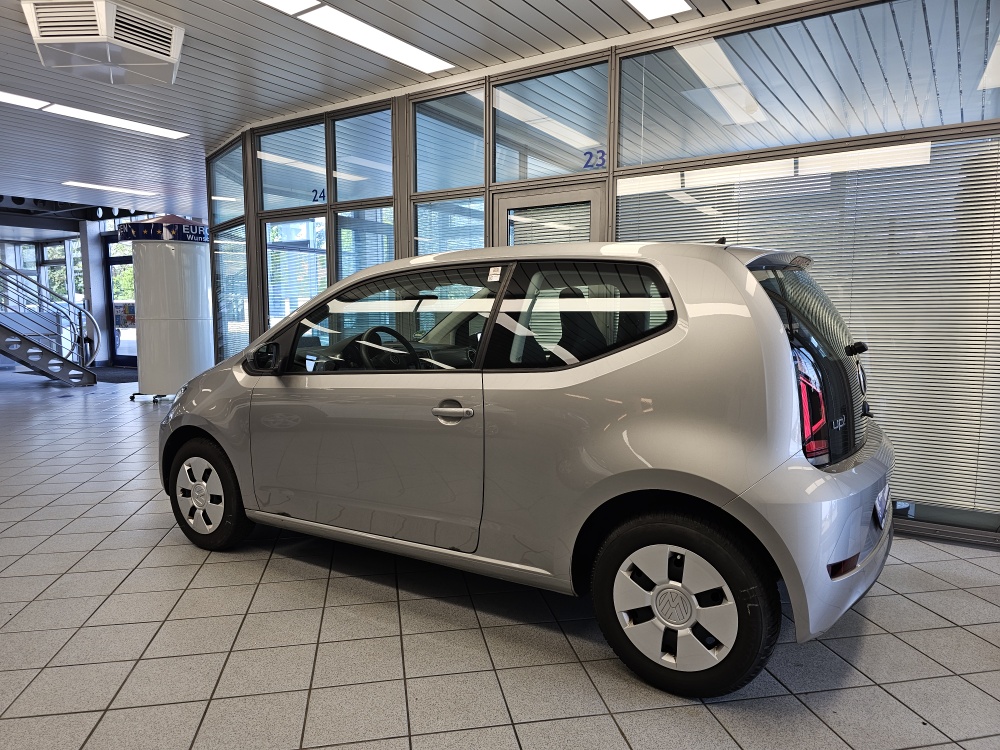 VW up! bei Hoffmann Automobile in Wolfsburg kaufen und sofort mitnehmen - Bild 16