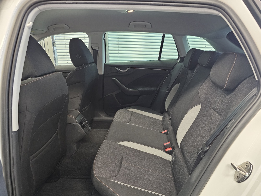 Skoda Scala bei Hoffmann Automobile in Wolfsburg kaufen und sofort mitnehmen - Bild 4