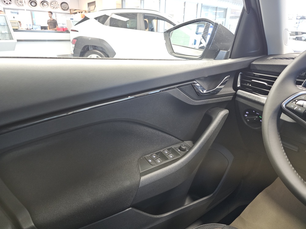 Skoda Kamiq bei Hoffmann Automobile in Wolfsburg kaufen und sofort mitnehmen - Bild 18