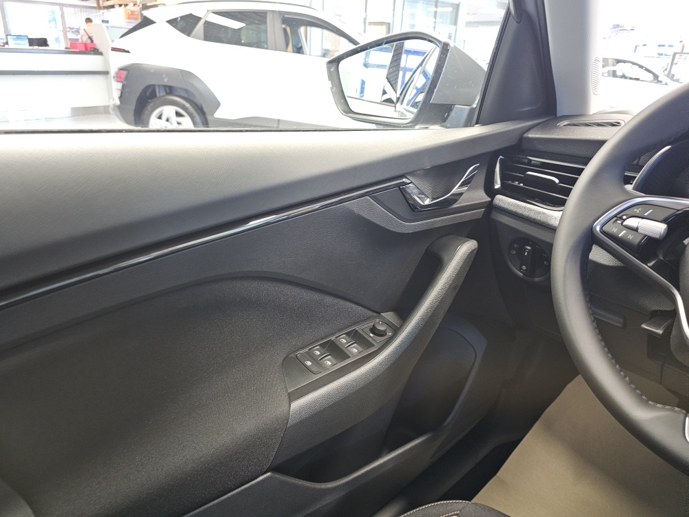 Skoda Kamiq bei Hoffmann Automobile in Wolfsburg kaufen und sofort mitnehmen - Bild 18