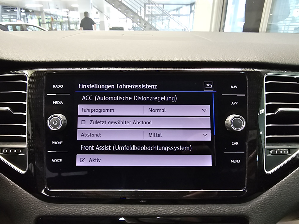 VW Golf Sportsvan bei Hoffmann Automobile in Wolfsburg kaufen und sofort mitnehmen - Bild 15