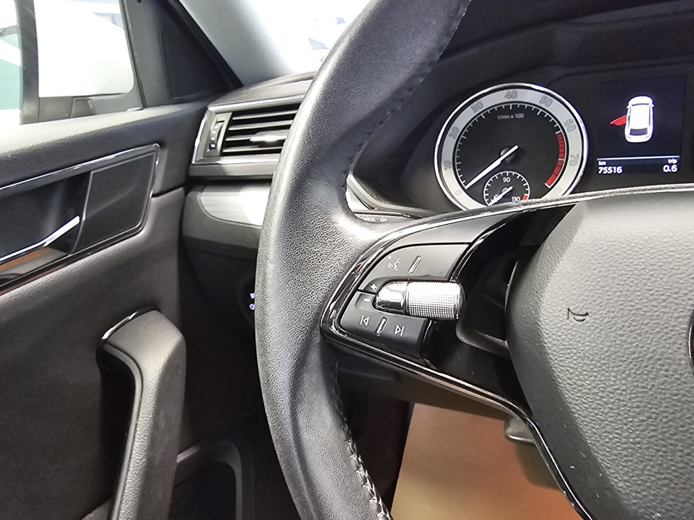 Skoda Superb Combi bei Hoffmann Automobile in Wolfsburg kaufen und sofort mitnehmen - Bild 18