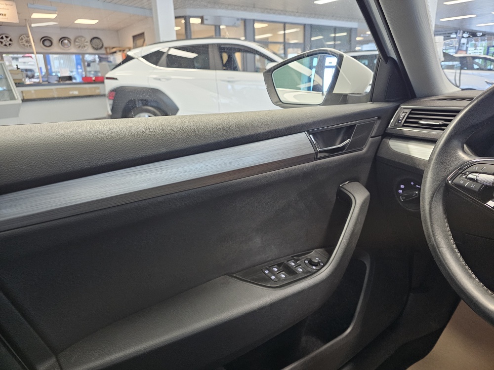 Skoda Superb Combi bei Hoffmann Automobile in Wolfsburg kaufen und sofort mitnehmen - Bild 19