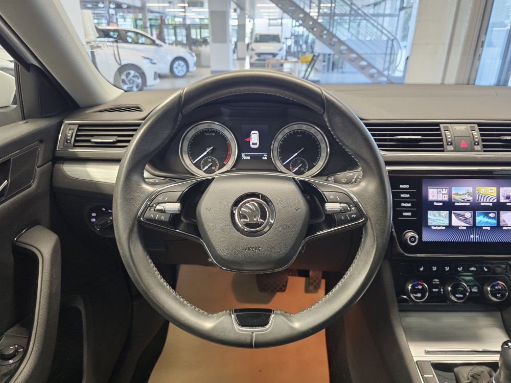 Skoda Superb Combi bei Hoffmann Automobile in Wolfsburg kaufen und sofort mitnehmen - Bild 20