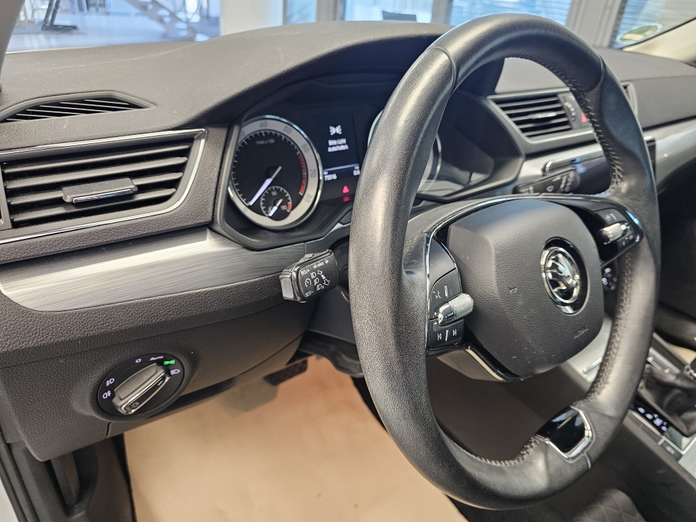 Skoda Superb Combi bei Hoffmann Automobile in Wolfsburg kaufen und sofort mitnehmen - Bild 21