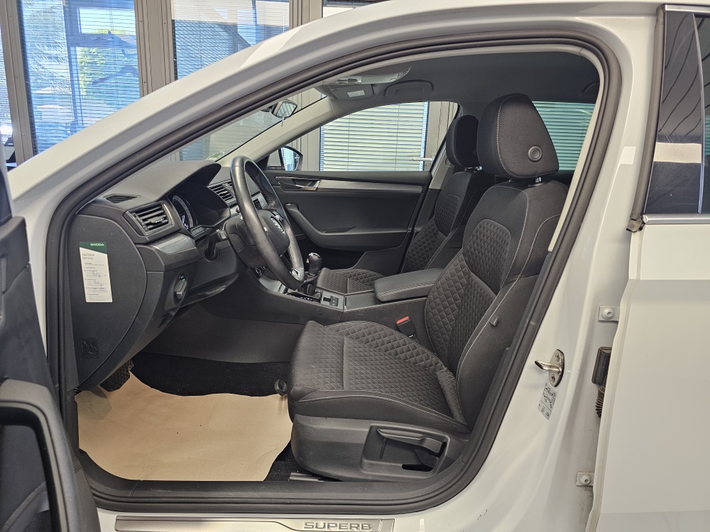Skoda Superb Combi bei Hoffmann Automobile in Wolfsburg kaufen und sofort mitnehmen - Bild 22