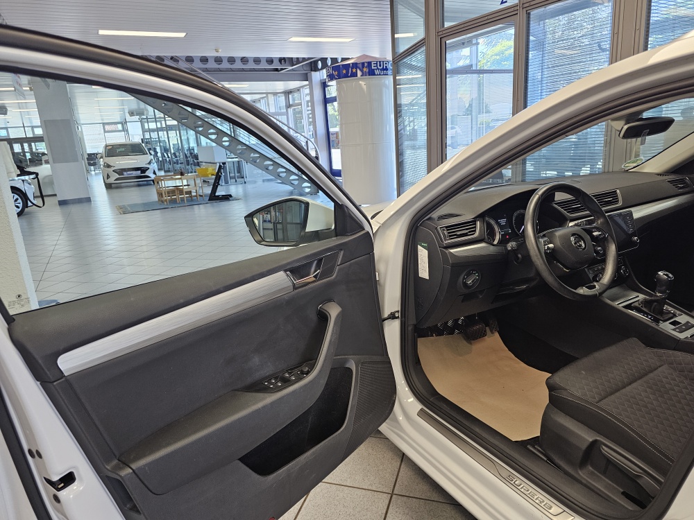 Skoda Superb Combi bei Hoffmann Automobile in Wolfsburg kaufen und sofort mitnehmen - Bild 23