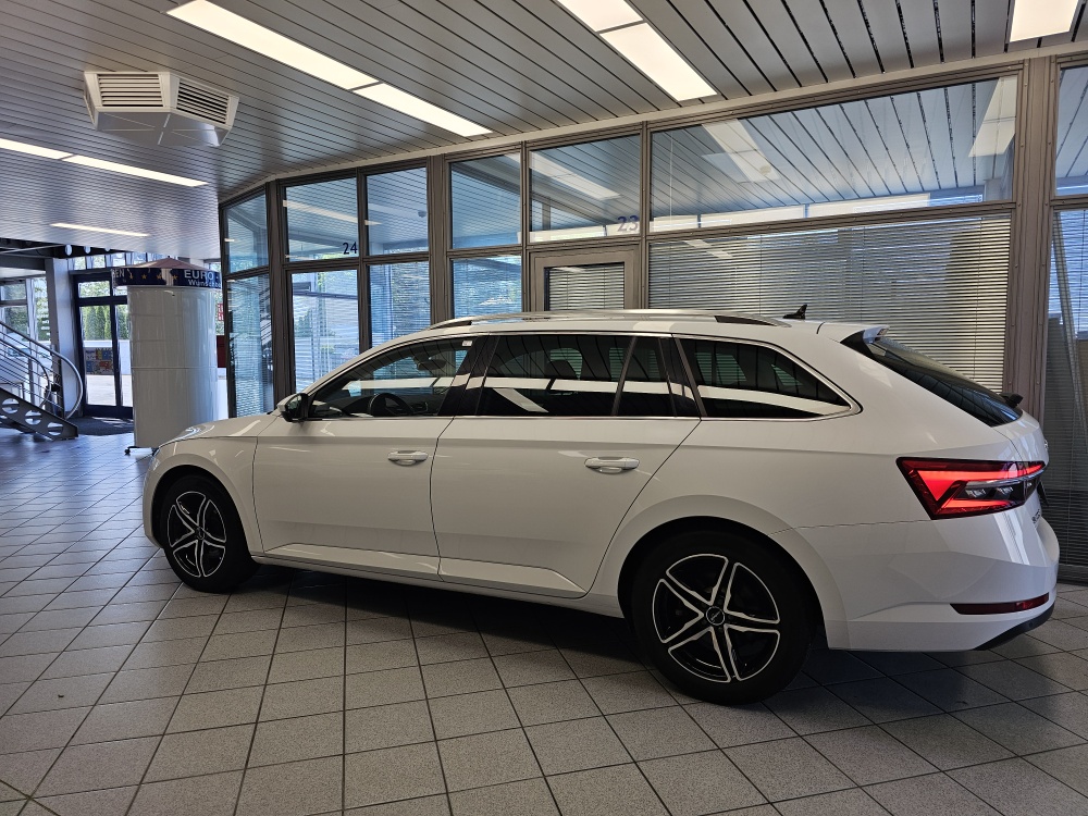 Skoda Superb Combi bei Hoffmann Automobile in Wolfsburg kaufen und sofort mitnehmen - Bild 24