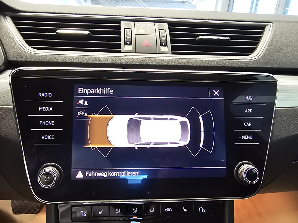 Skoda Superb Combi bei Hoffmann Automobile in Wolfsburg kaufen und sofort mitnehmen - Bild 28