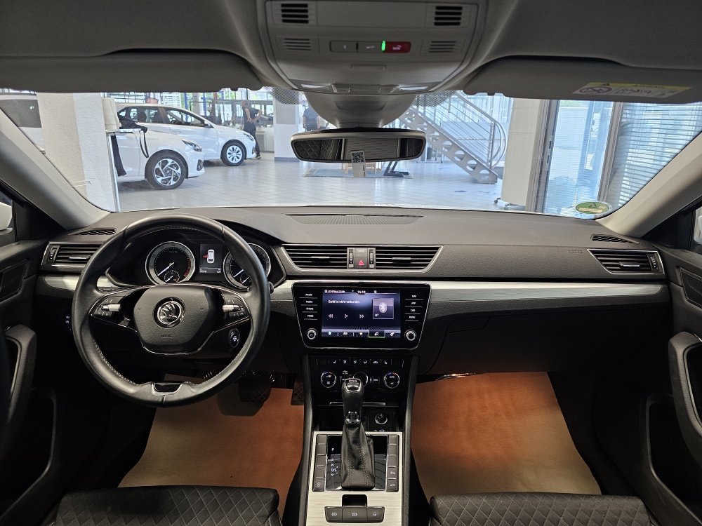 Skoda Superb Combi bei Hoffmann Automobile in Wolfsburg kaufen und sofort mitnehmen - Bild 8
