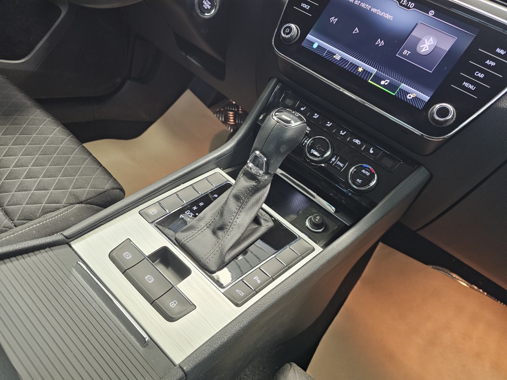 Skoda Superb Combi bei Hoffmann Automobile in Wolfsburg kaufen und sofort mitnehmen - Bild 9