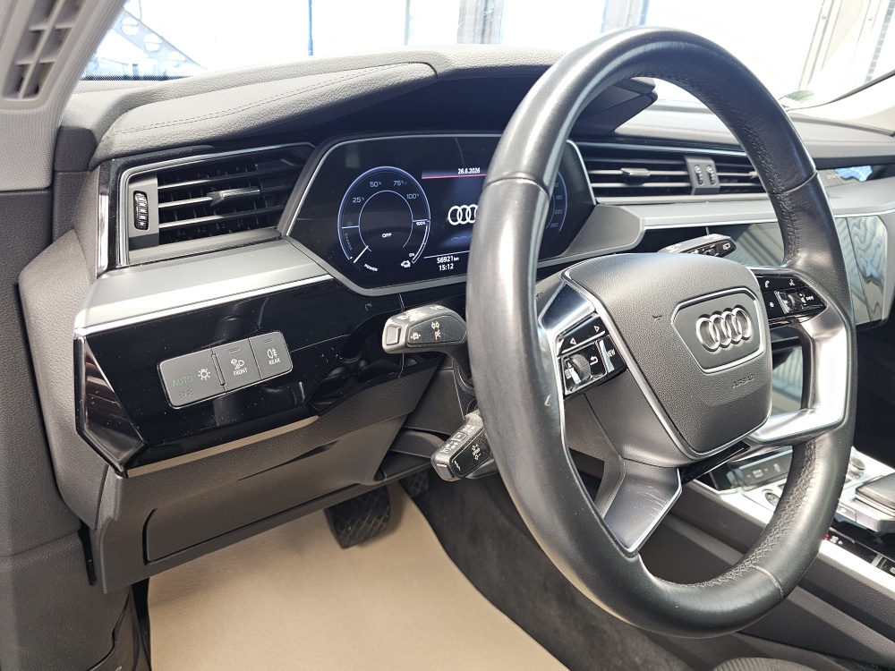 Audi e-tron bei Hoffmann Automobile in Wolfsburg kaufen und sofort mitnehmen - Bild 26