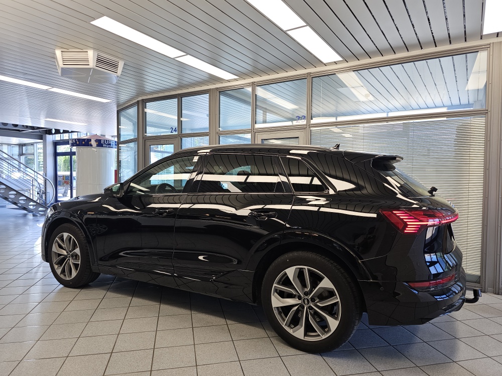Audi e-tron bei Hoffmann Automobile in Wolfsburg kaufen und sofort mitnehmen - Bild 30